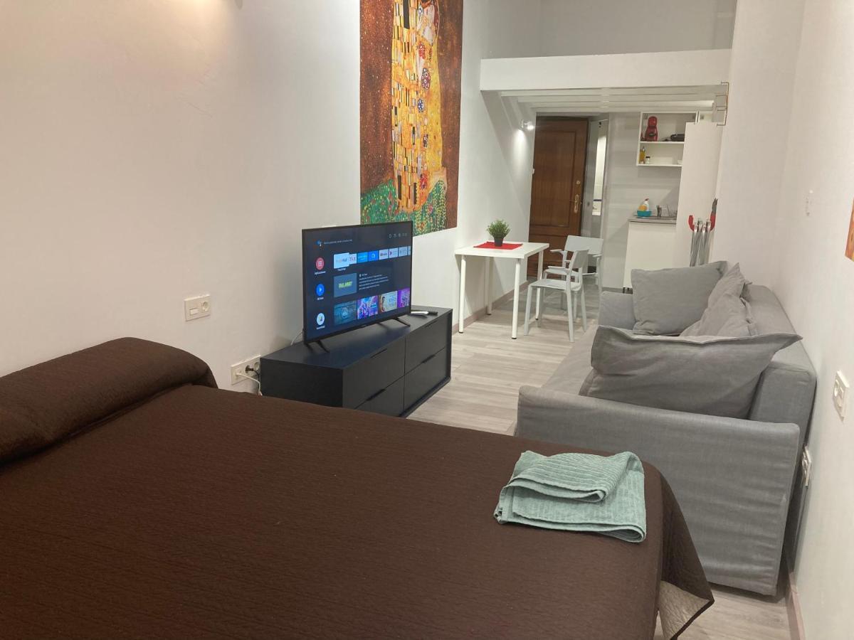 Golondrinas De Malaga "Apartamentos Con Mucho Arte" Y Terraza Solarium En Coliving Exterior foto